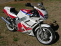 1991 Yamaha FZR 600 red and white 208 003